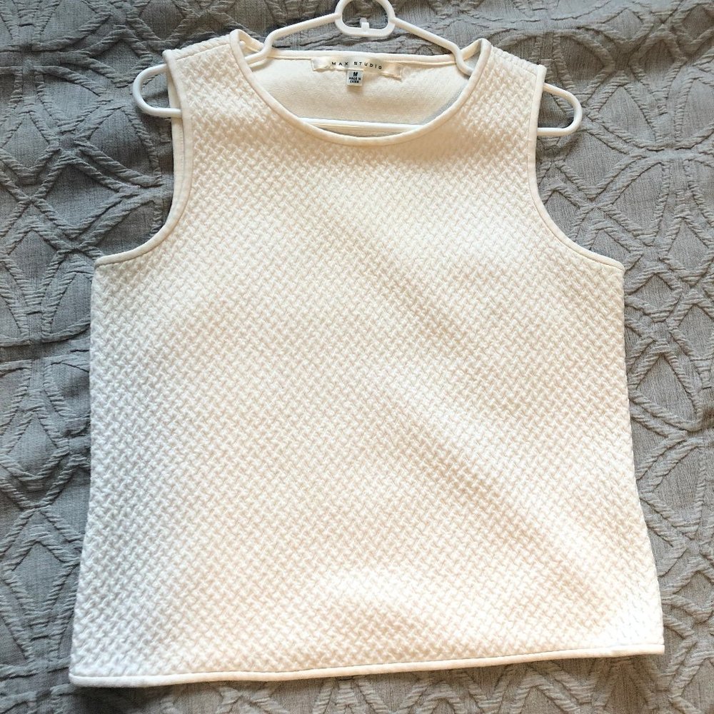 White knit tank top size medium